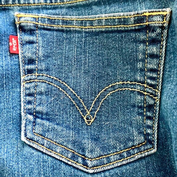 Levi's Classic 90s Mom High Rise High Waist Blue Jean Denim Shorts Red Tab JR 5 - Picture 5 of 8
